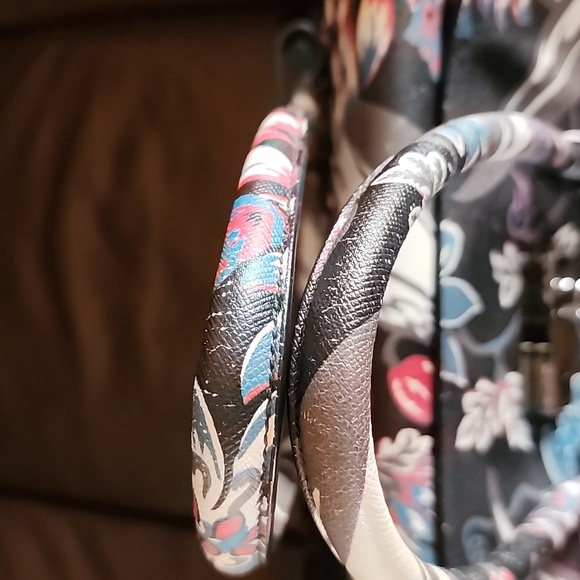 Large Prada - Picture 12 of 13